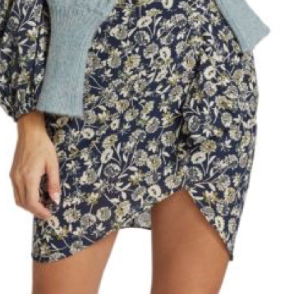 NWT “the west side” Siri navy floral skirt, size small.